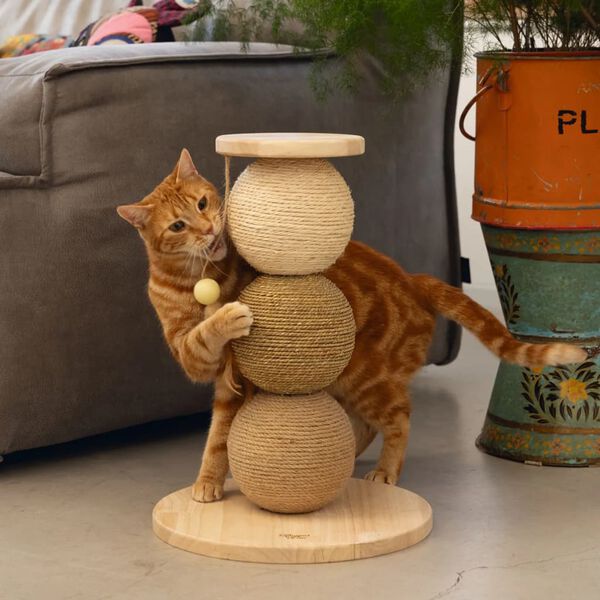 Designed by Lotte Kloreballer Elio 34x47,5 cm tre