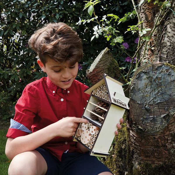 Scout Insektshotell 9,5x16x28 cm tre