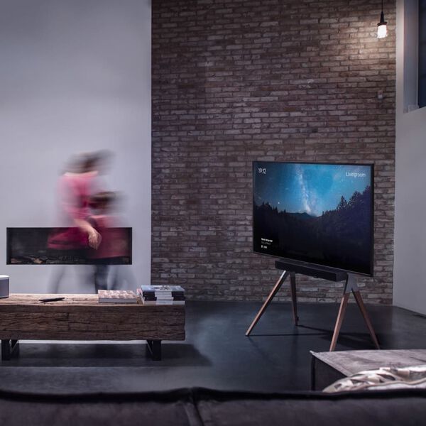 One For All TV-stativ Falcon 32" - 70" m&oslash;rkebrun