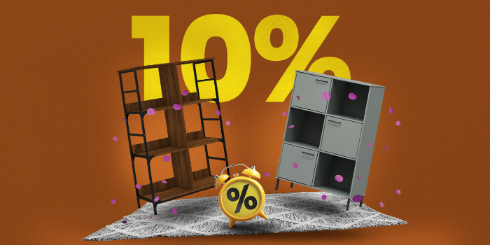 Banner med to bokhyller, teppe og vekkerklokke med stor gul tekst 